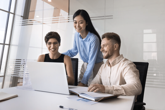 Data Integrity in Software - 17 Expert Methods for Success Team collaborating on cloud platforms as part of cloud innovation strategy for business growth.