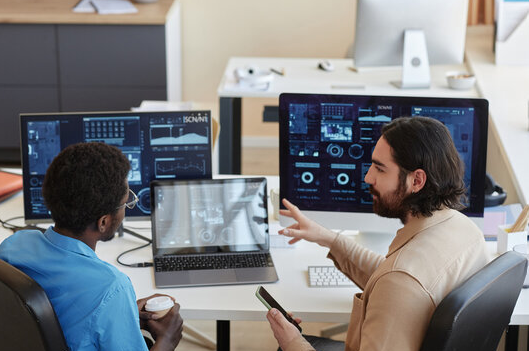 IT professionals in chicago monitoring endpoint security dashboards and threat detection data in real time