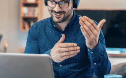 Remote IT support specialist assisting small business client in Chicago